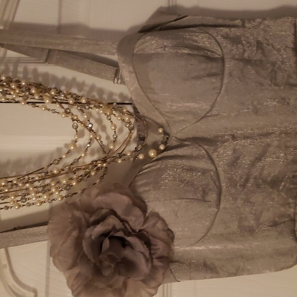 Formal dress - Picture 2 of 4